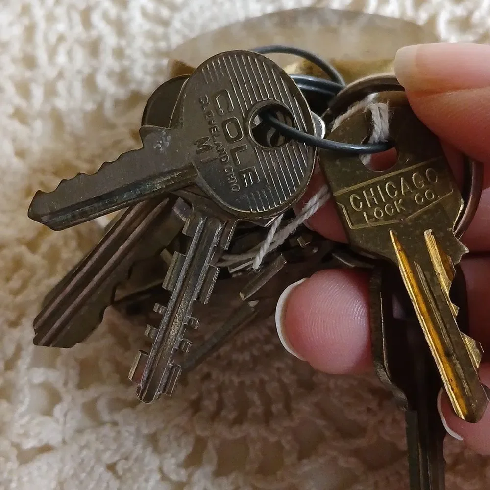 Vintage Brass Heart Shaped 2.5 inch Key‎ Chain with 13 Keys
